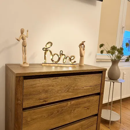 شقة Beautiful With Two Bedrooms بوخارست