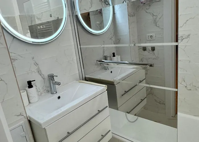 Beautiful With Two Bedrooms Bucharest