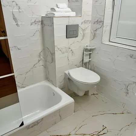 Beautiful With Two Bedrooms Apartment Bucharest