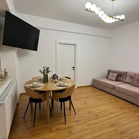 Beautiful With Two Bedrooms 布加勒斯特