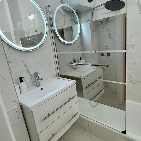 Beautiful With Two Bedrooms Bucharest