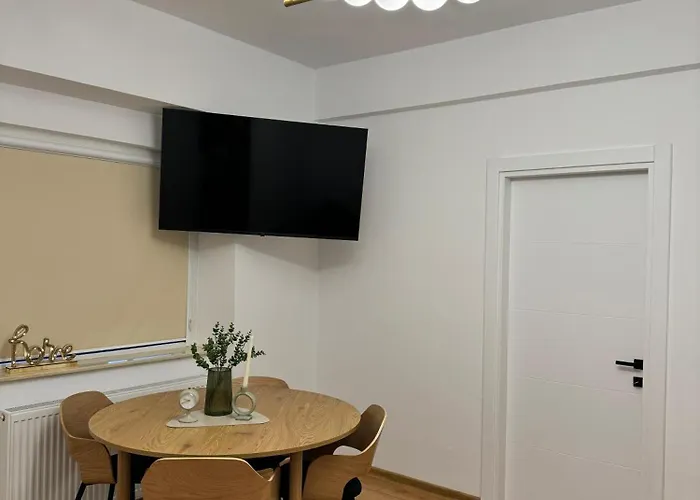 Beautiful With Two Bedrooms شقة بوخارست