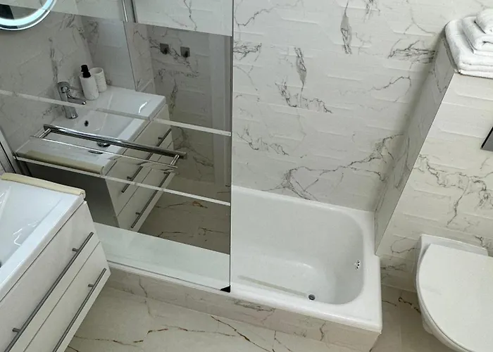 Beautiful With Two Bedrooms Apartmán