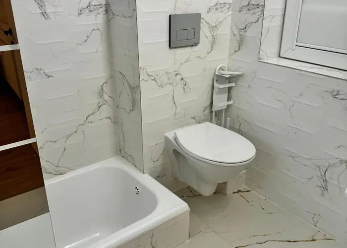 Beautiful With Two Bedrooms דירה בוקרשט