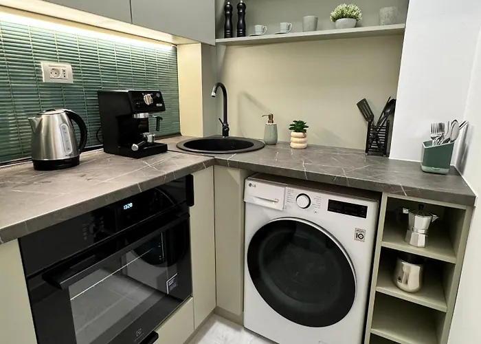 Beautiful With Two Bedrooms דירה בוקרשט