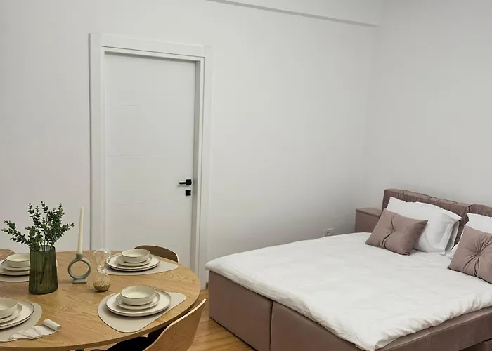 Apartment Beautiful With Two Bedrooms *